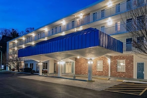 Exterior - Howard Johnson by Wyndham Staunton (Staunton)