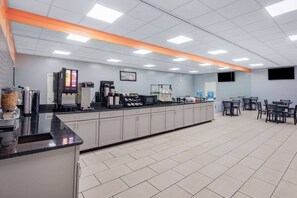 Free daily continental breakfast - Howard Johnson by Wyndham Staunton (Staunton)