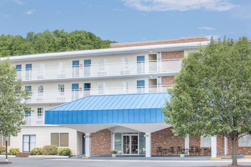 Howard Johnson by Wyndham Staunton