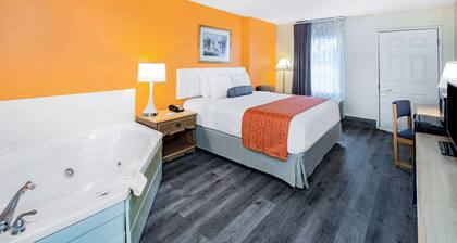 Howard Johnson by Wyndham Staunton