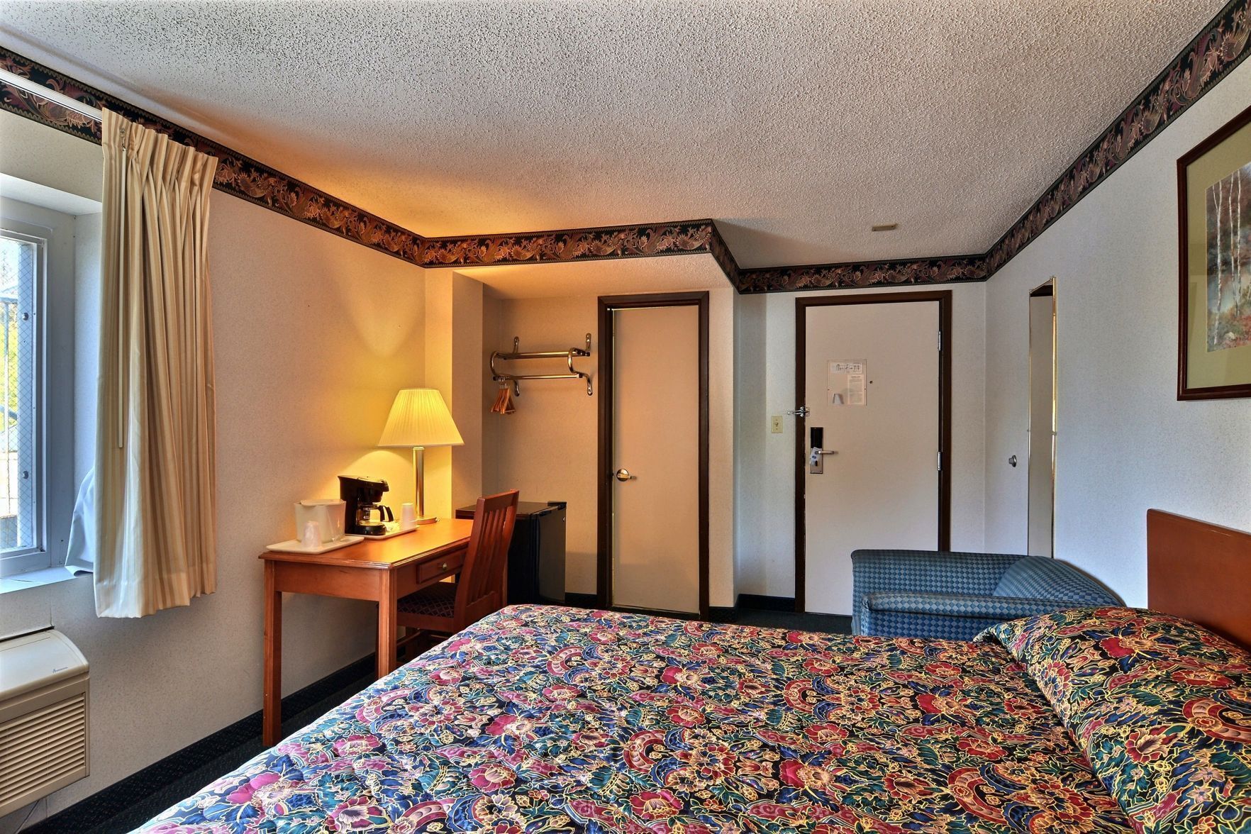 Desk, cribs/infant beds, rollaway beds, free WiFi