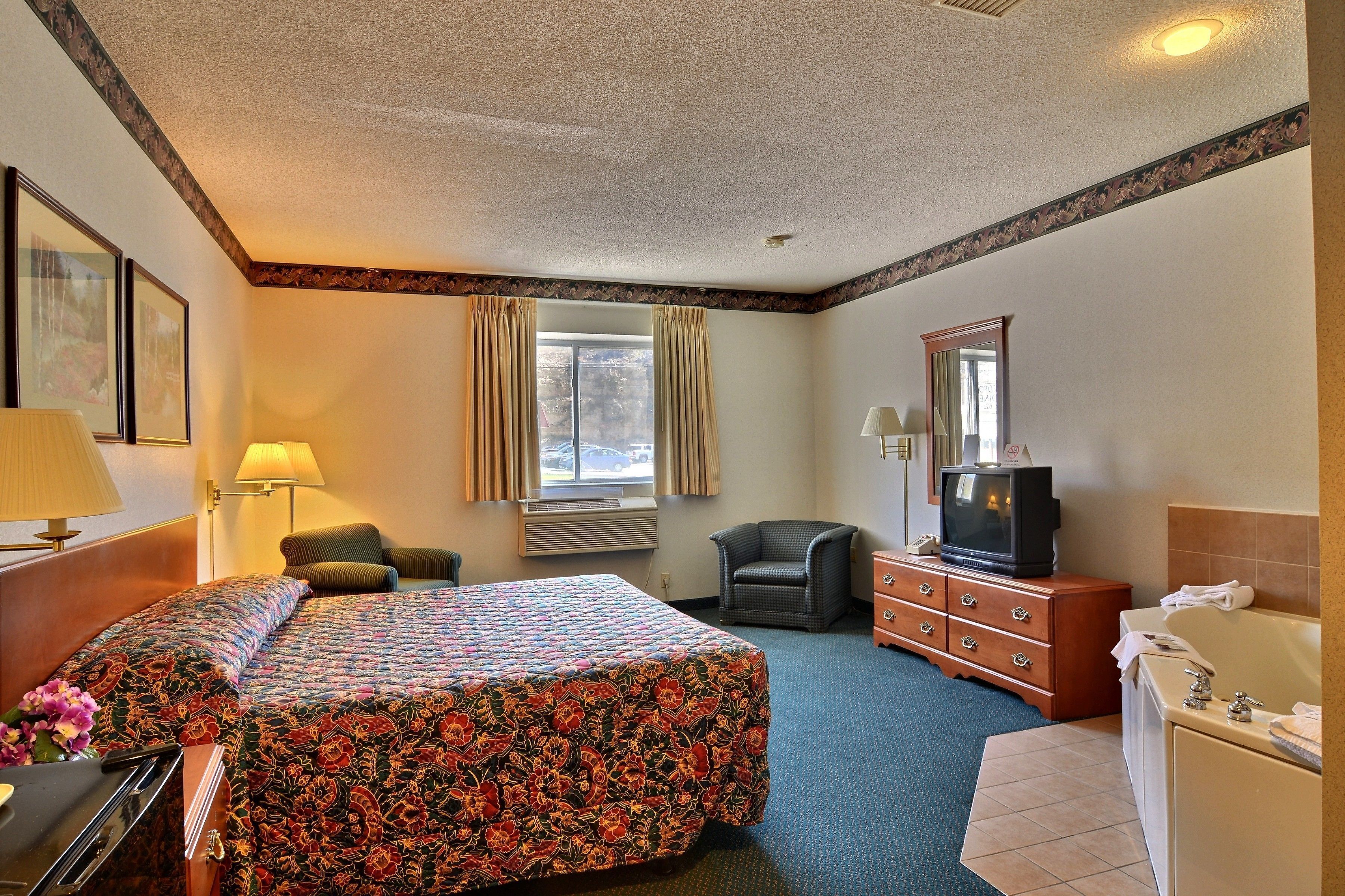 Desk, cribs/infant beds, rollaway beds, free WiFi