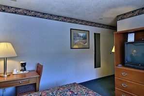 Standard Room, 1 Queen Bed, Non Smoking | Desk, cribs/infant beds, rollaway beds, free WiFi