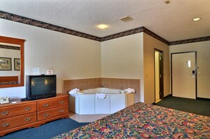 Standard Room, 1 Queen Bed, Smoking | Jetted tub