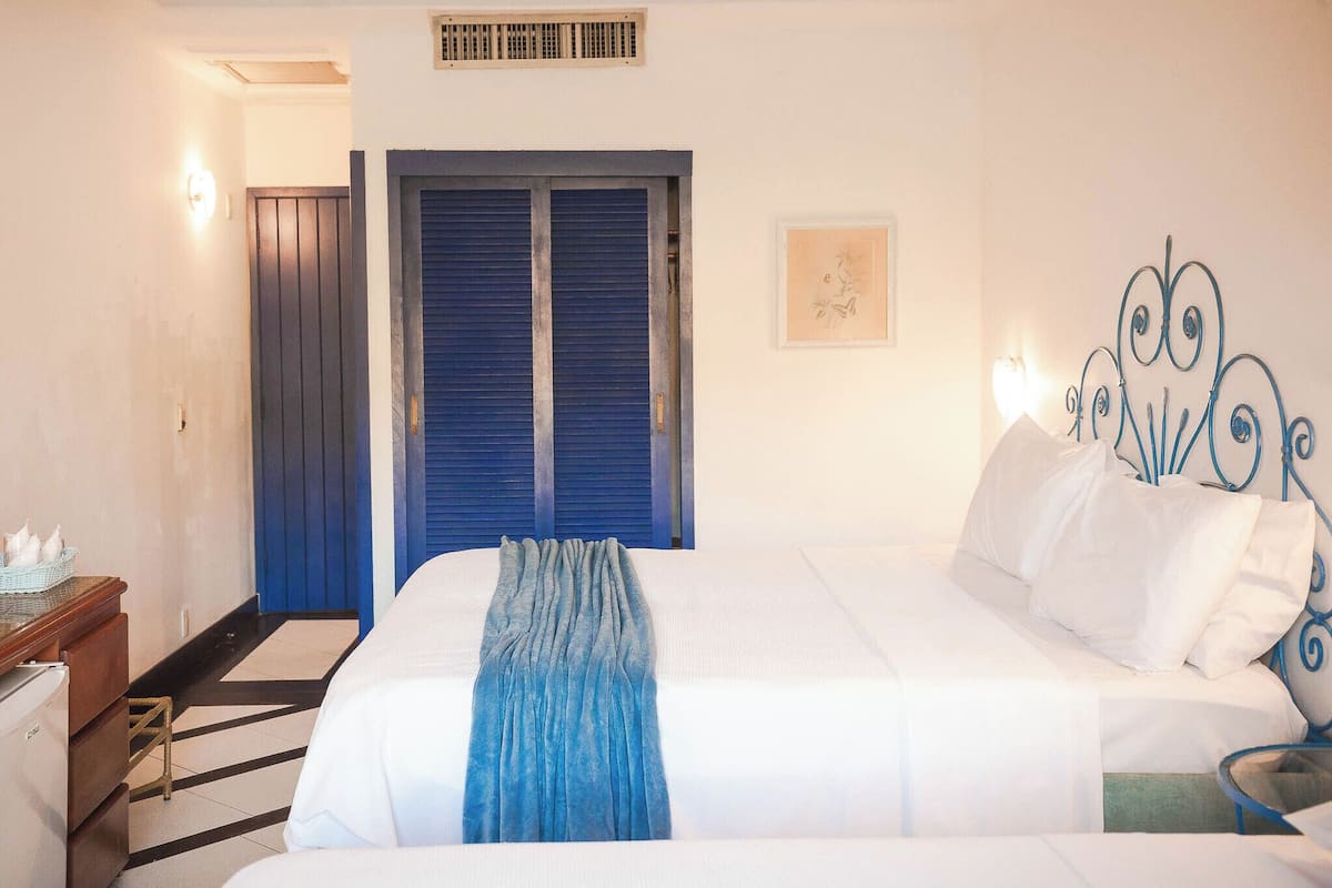 Standard Room | Minibar, in-room safe, bed sheets