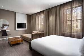 Room, 1 Double Bed, Non Smoking | 1 bedroom, premium bedding, in-room safe, desk