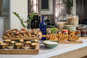 Colazione a buffet a pagamento, servita tutte le mattine 