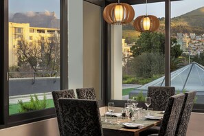 Breakfast, lunch, dinner served; local cuisine  - Protea Hotel by Marriott Cape Town Waterfront Breakwater Lodge (Cape Town)