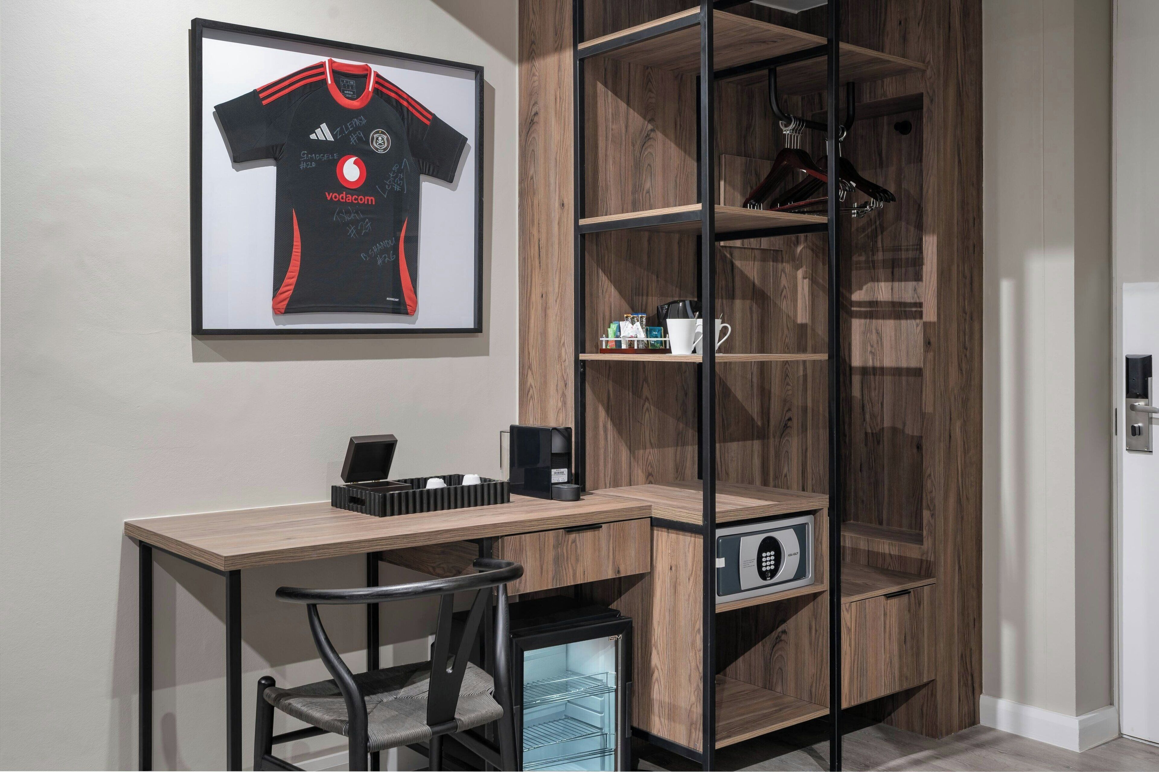 1 bedroom, premium bedding, in-room safe, desk