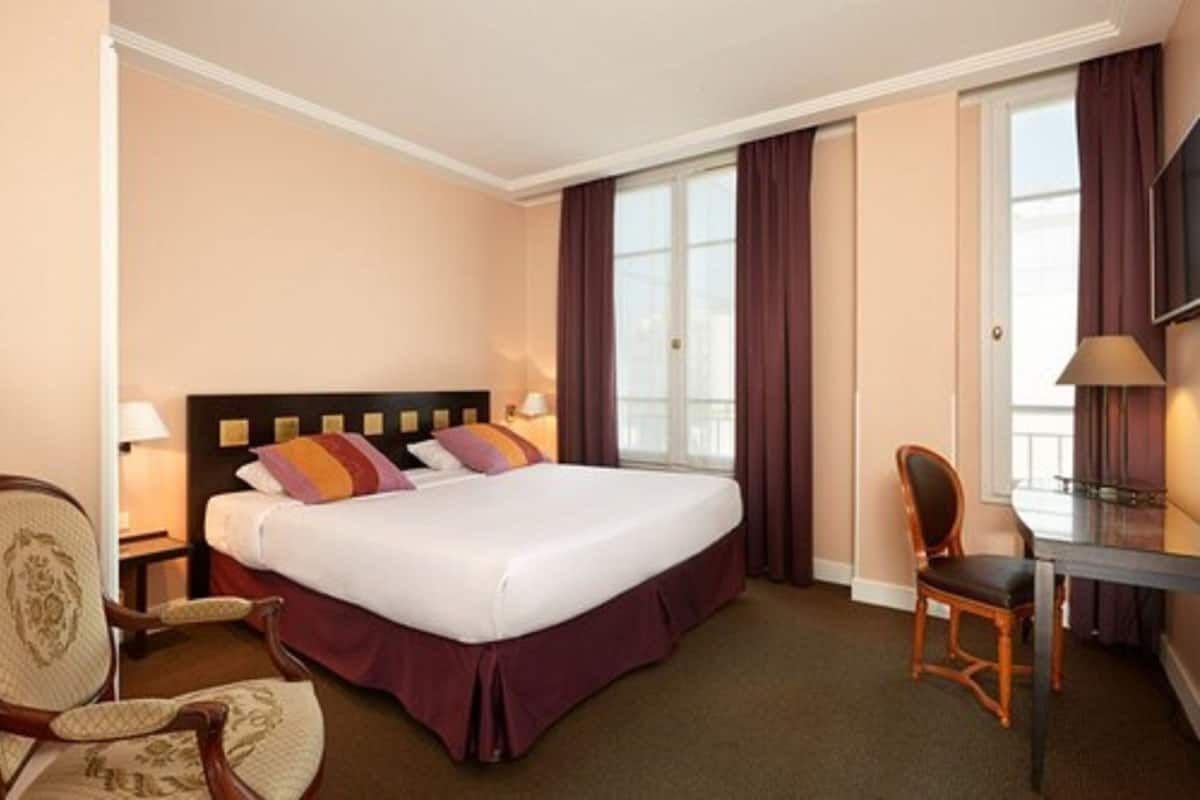 Premium bedding, in-room safe, desk, soundproofing