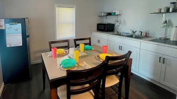 Cottage, 1 Bedroom, Non Smoking, Kitchen | Dapur peribadi | Ketuhar gelombang mikro