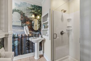 Habitación (Swan's Gate) | Baño | Tina y regadera independientes y amenidades de baño de diseñador