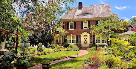 Front of property. Pettigru Place Bed & Breakfast