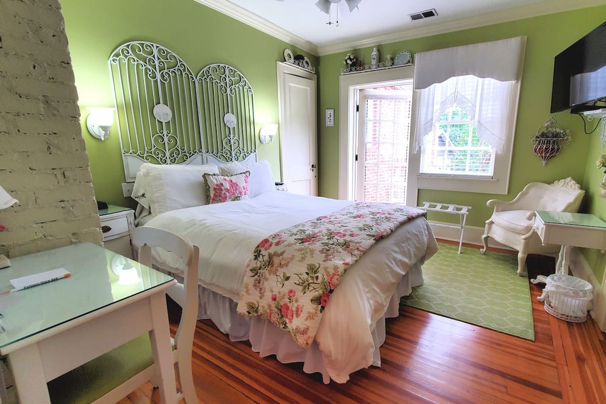 1 bedroom, premium bedding, individually decorated