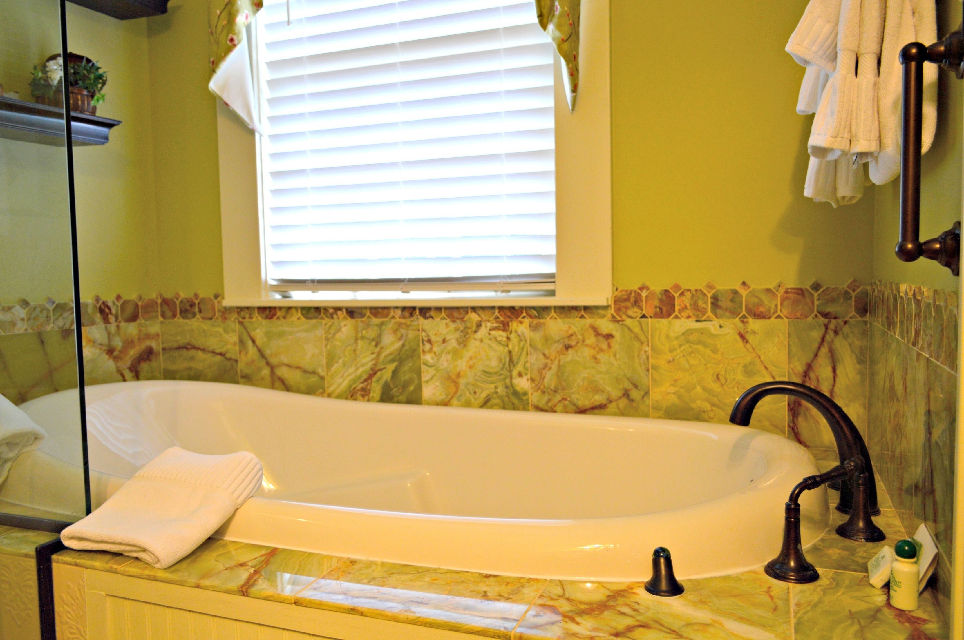 Bathtub besar