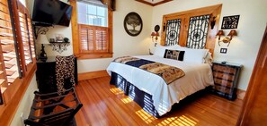 Brass Giraffe - Pettigru Place Bed & Breakfast (Greenville)