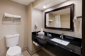 Amenidades de baño gratuitas, secadora de cabello, toallas 