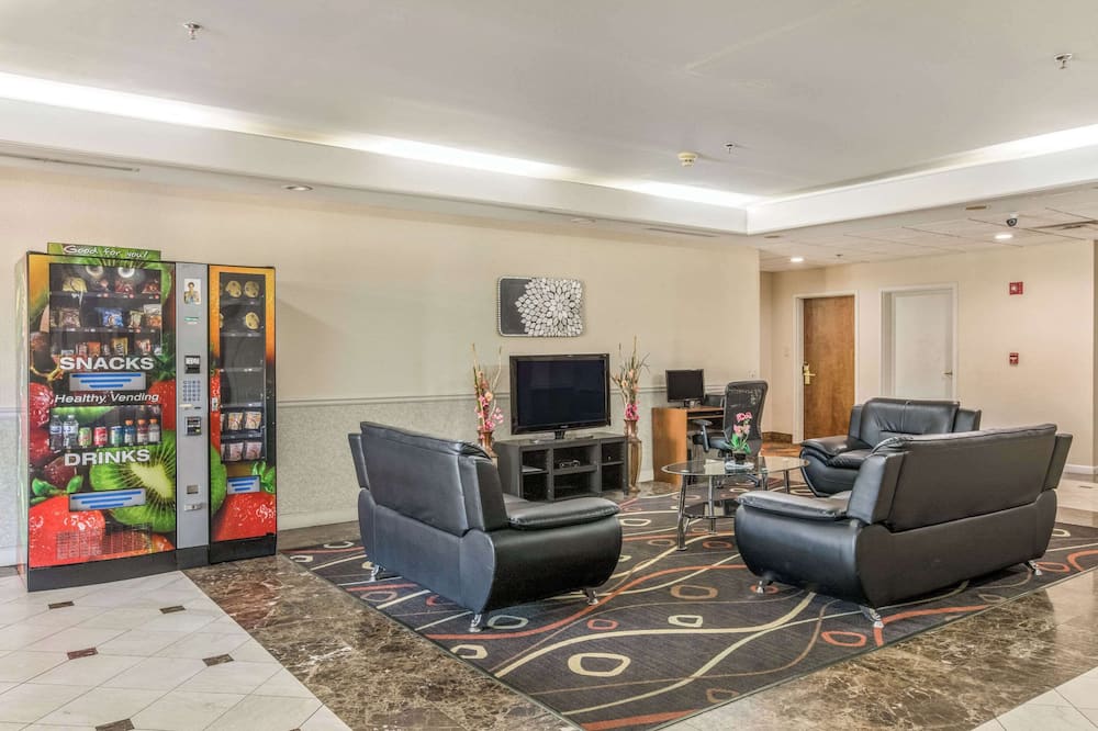 Econo Lodge Inn & Suites Marietta near Dobbins ARB