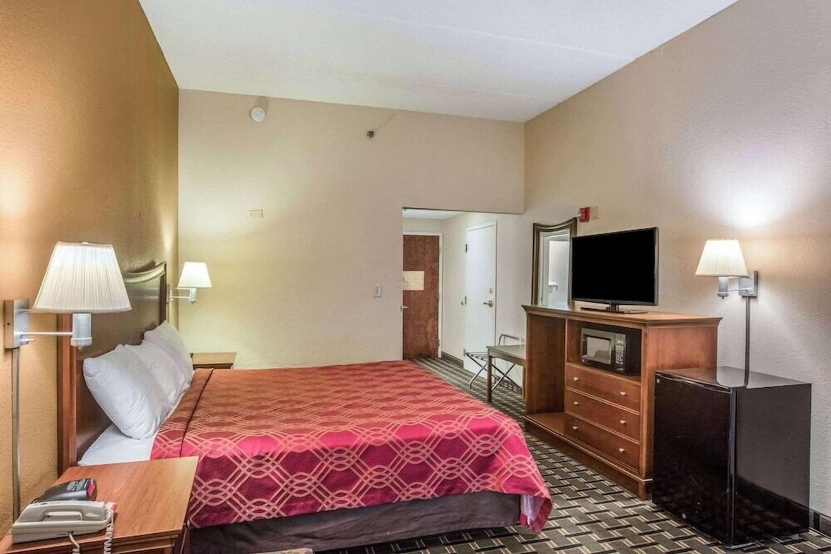 Desk, blackout drapes, iron/ironing board, free WiFi