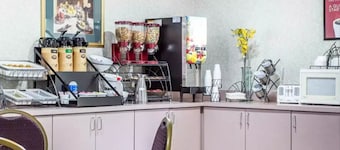 Econo Lodge Inn & Suites Marietta near Dobbins ARB
