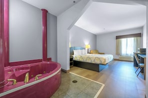 1 bedroom, premium bedding, pillow-top beds, desk