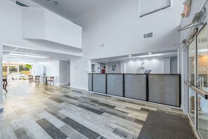 Lobby - Motel 6 Dawsonville, GA - North GA Premium Outlets (Dawsonville)