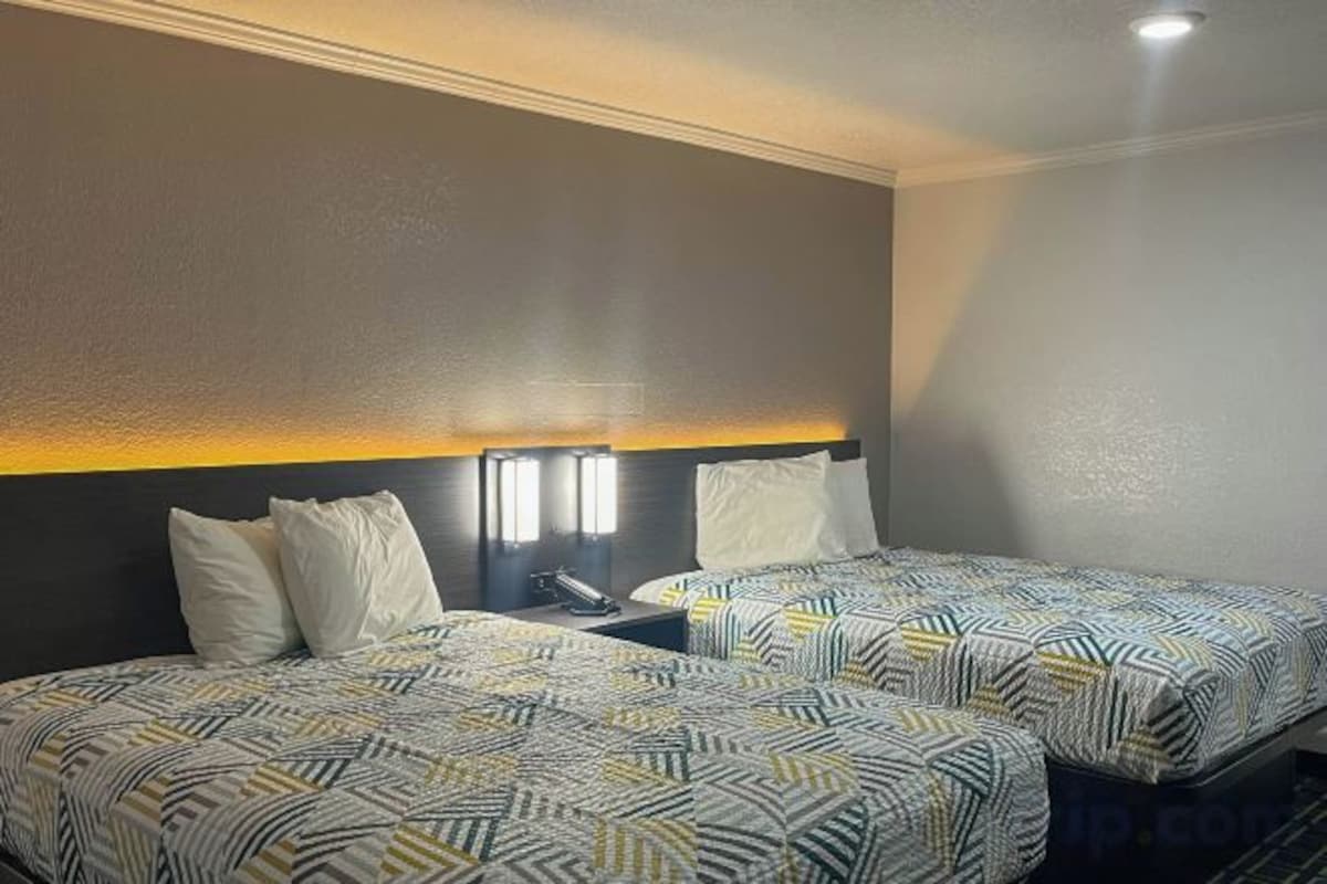 1 bedroom, premium bedding, pillowtop beds, desk