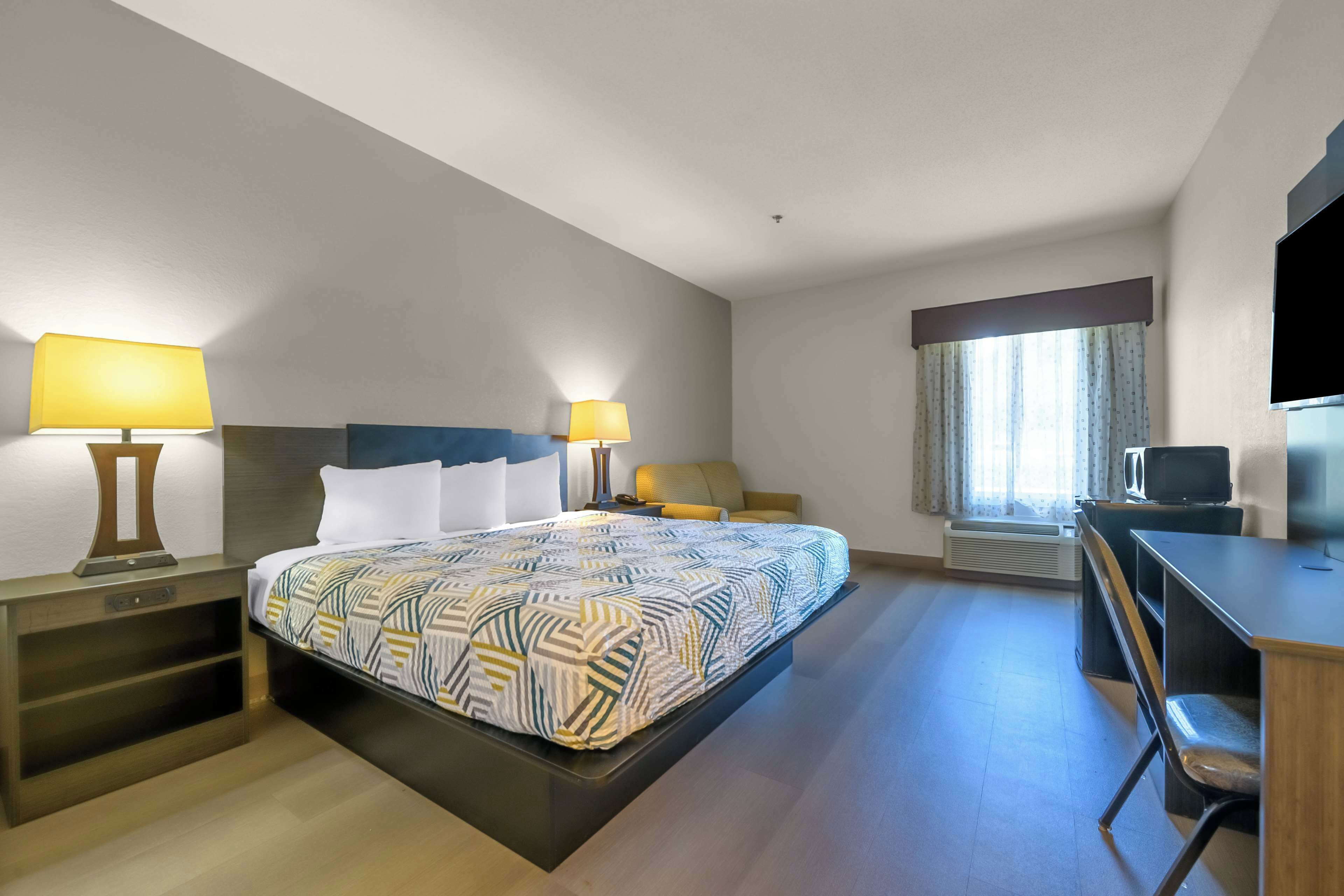 1 Schlafzimmer, hochwertige Bettwaren, Pillowtop-Betten, Schreibtisch