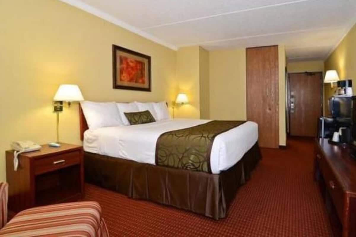 In-room safe, desk, iron/ironing board, rollaway beds