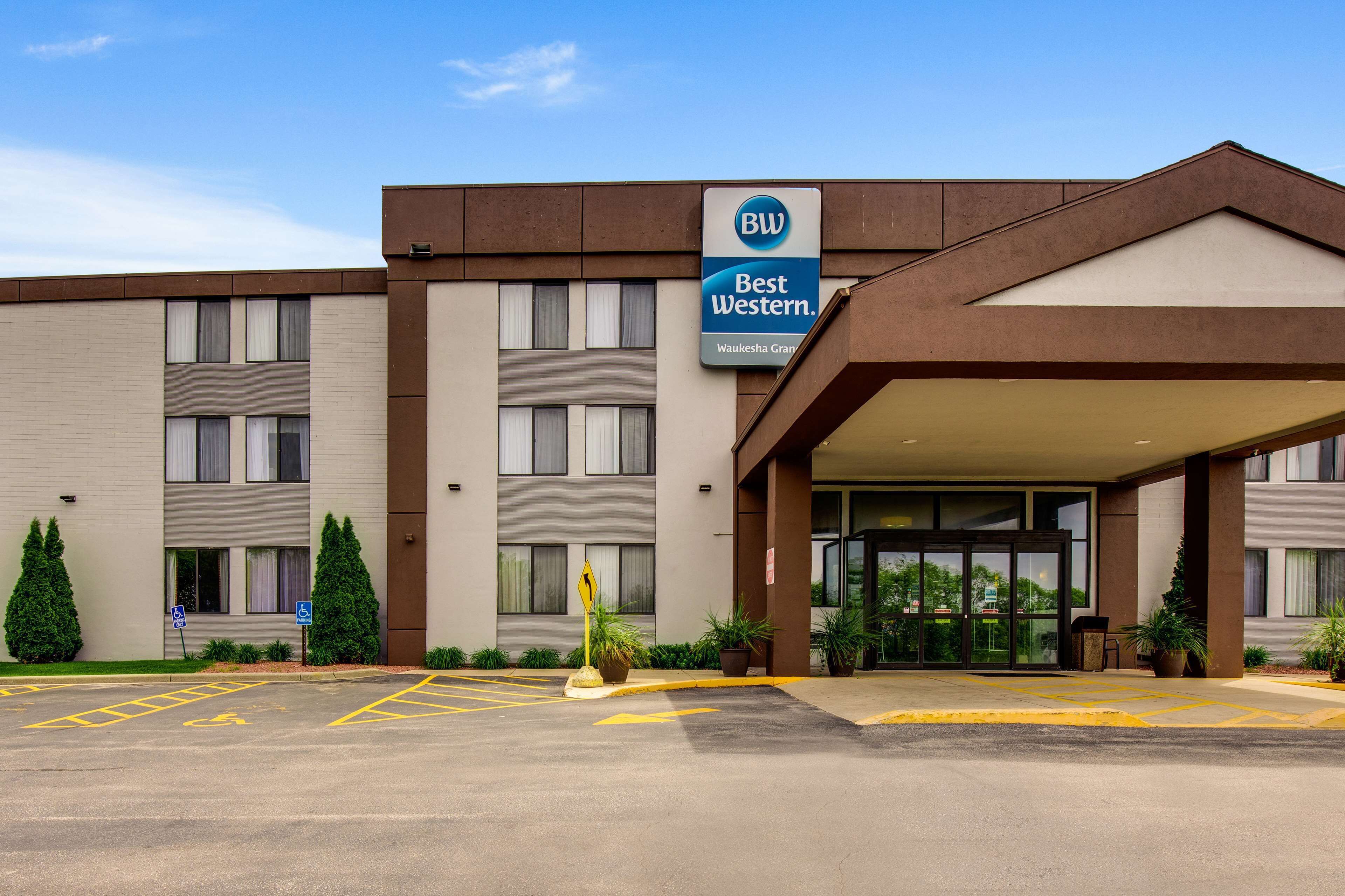 A Best Western hotel with a modern facade, a covered entrance, and a parking lot with handicapped accessibility.