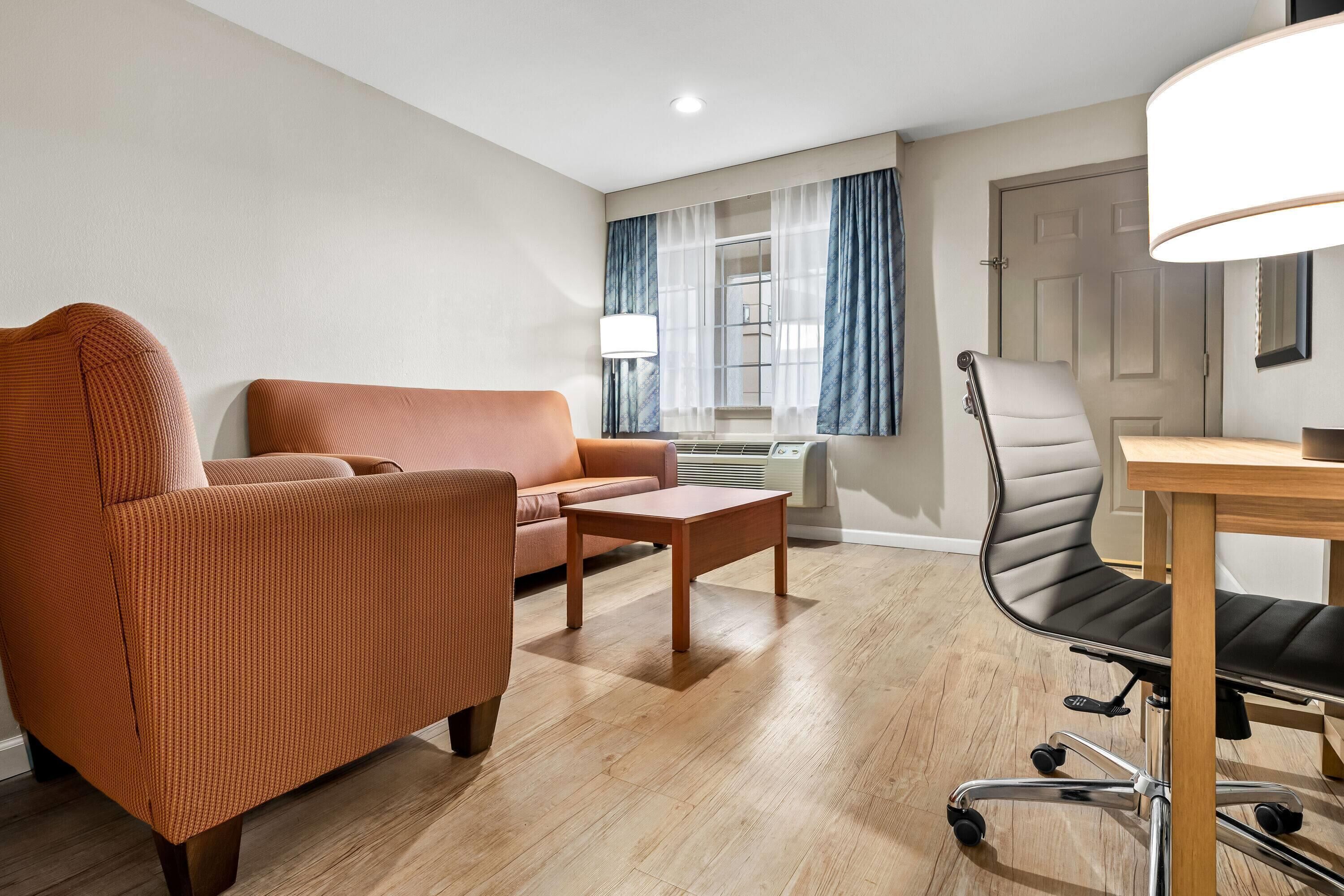 Studio Suite, 1 King Bed, Non Smoking | Desk, soundproofing, iron/ironing board, free cribs/infant beds