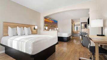 Estudi en suite, diversos llits, no fumadors | Escriptori, habitacions insonoritzades i planxa i posts de planxar