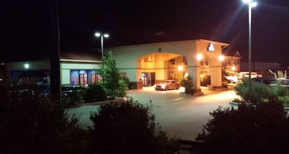 Days Inn by Wyndham Childress