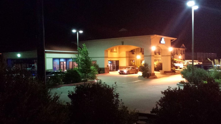 Days Inn by Wyndham Childress