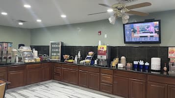 Ilmainen mannermainen aamiainen arkipäivisin