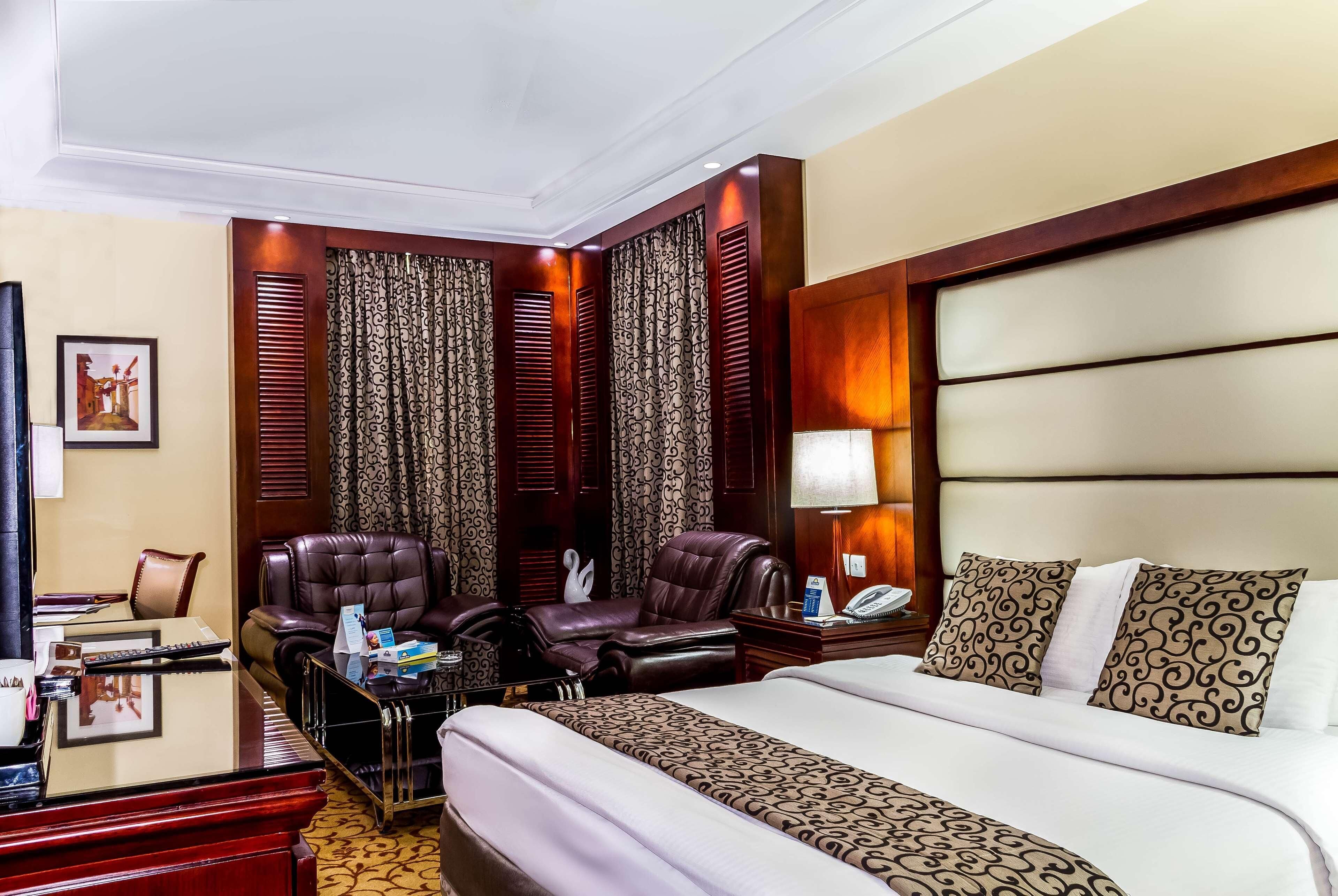 Egyptian cotton sheets, premium bedding, minibar, in-room safe