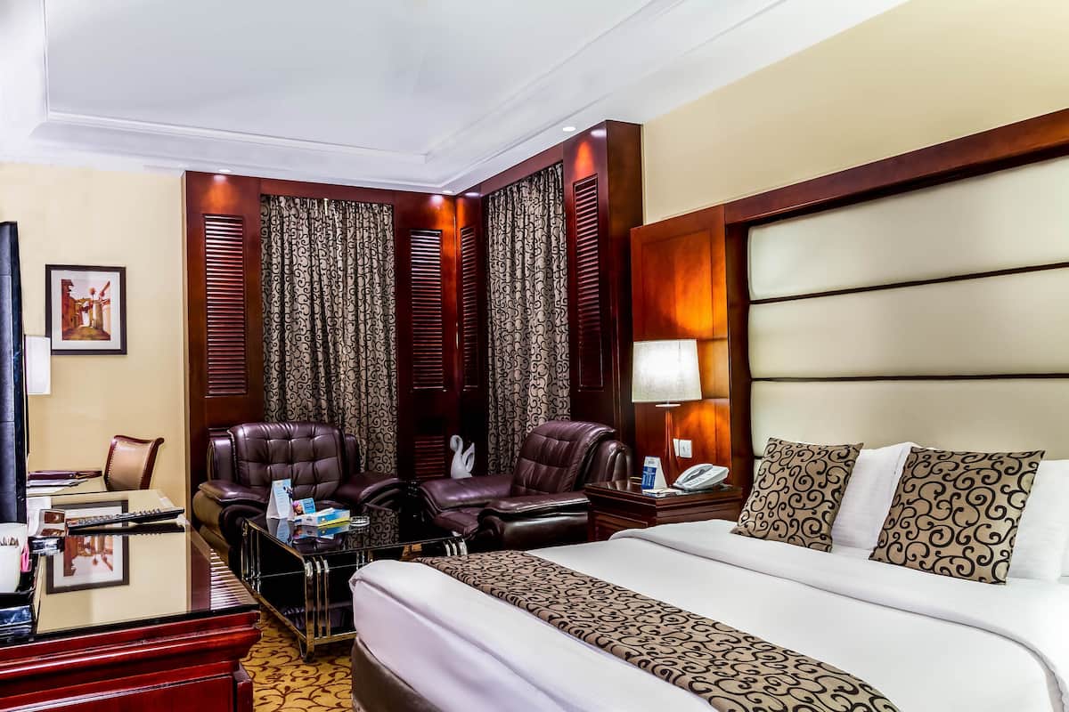 Egyptian cotton sheets, premium bedding, minibar, in-room safe
