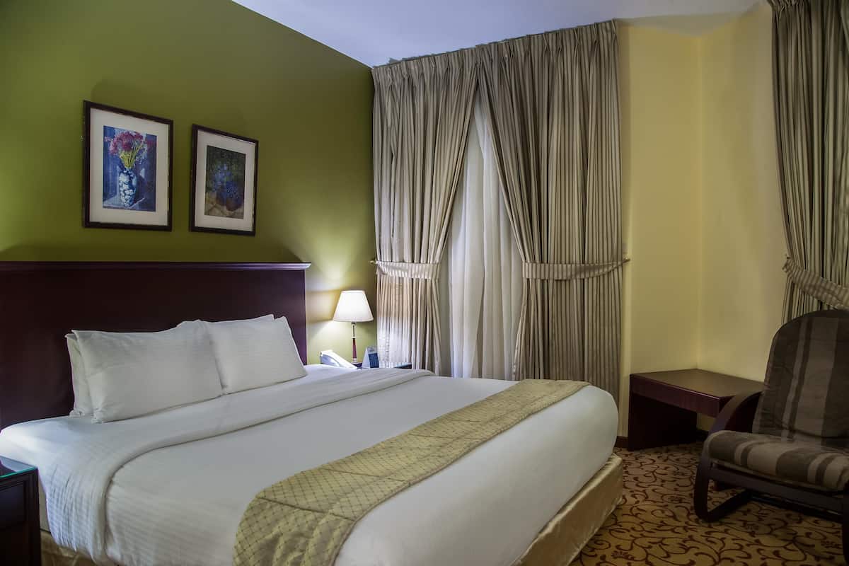Egyptian cotton sheets, premium bedding, minibar, in-room safe