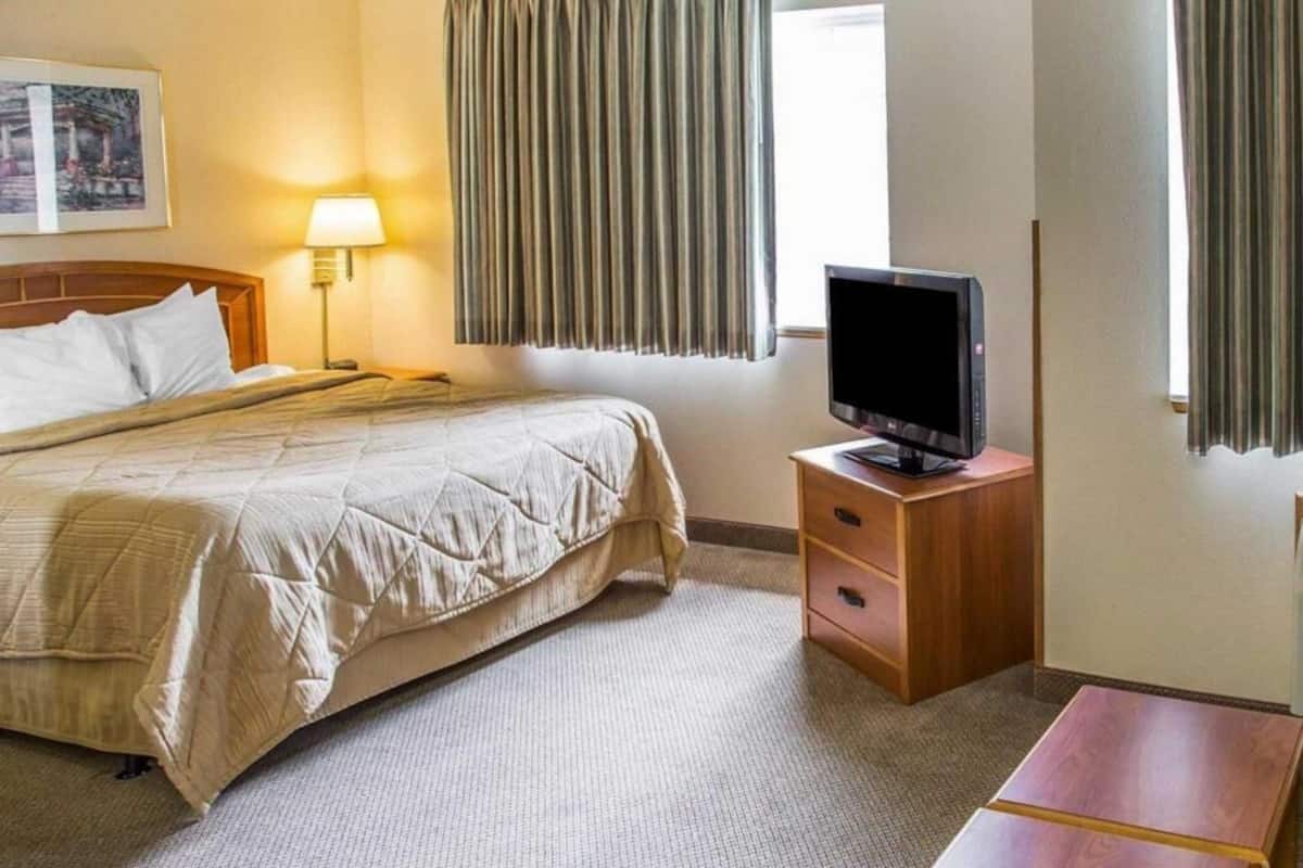 In-room safe, iron/ironing board, free cots/infant beds, rollaway beds