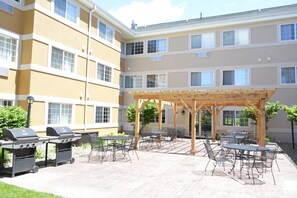 Courtyard - MainStay Suites Dubuque at Hwy 20 (Dubuque)