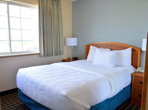 In-room safe, iron/ironing board, free cots/infant beds, rollaway beds - MainStay Suites Dubuque at Hwy 20 (Dubuque)