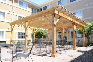 Courtyard - MainStay Suites Dubuque at Hwy 20 (Dubuque)