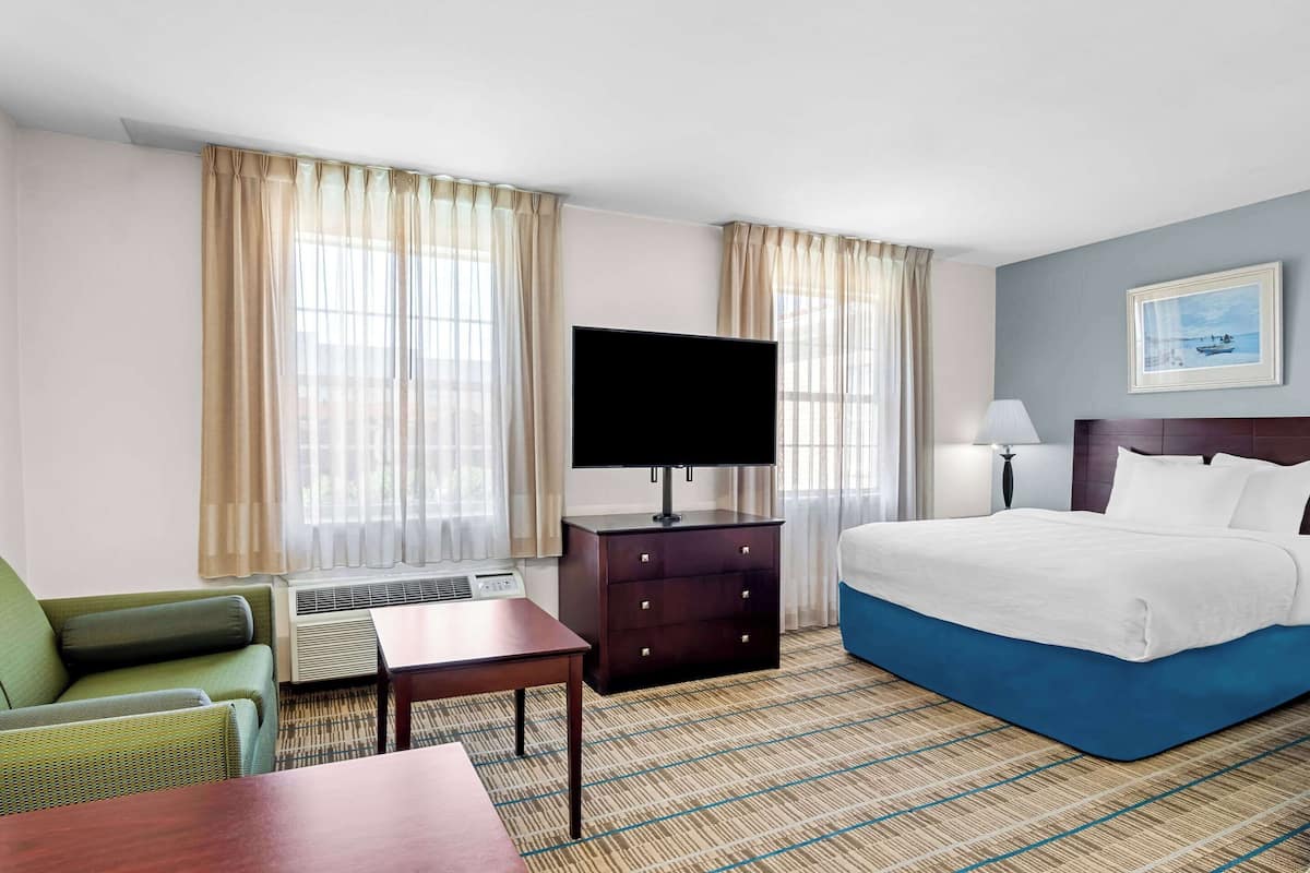 Suite, 1 Tempat Tidur Queen, Bebas Asap Rokok | Seprai premium, meja kerja, dan ruang kerja ramah laptop