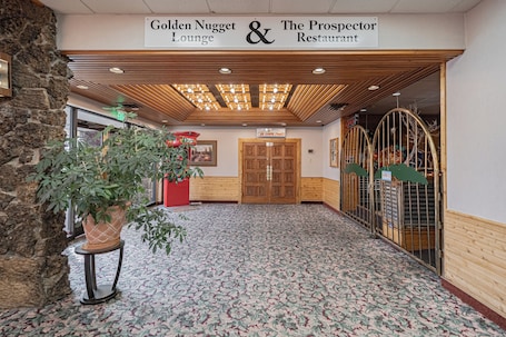 Lobby. Motel 6 Pocatello, ID