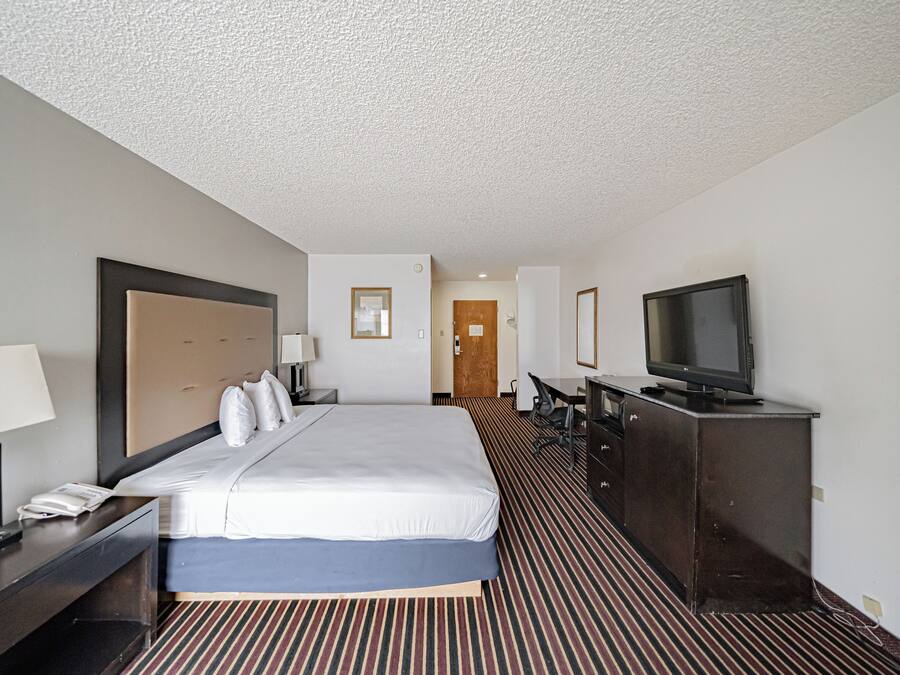 Desk, iron/ironing board, free WiFi, bed sheets