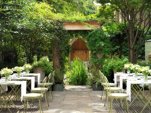 Garden - Number Sixteen Hotel, Firmdale Hotels (London)