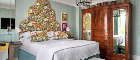 Frette Italian sheets, premium bedding, minibar, in-room safe