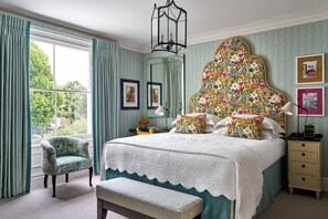 Frette Italian sheets, premium bedding, minibar, in-room safe - Number Sixteen Hotel, Firmdale Hotels (London)