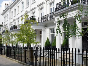 Property entrance - Number Sixteen Hotel, Firmdale Hotels (London)