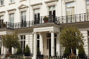 Property entrance - Number Sixteen Hotel, Firmdale Hotels (London)